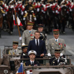 Γαλλία: Θεαματική στρατιωτική παρέλαση για την Ημέρα της Βαστίλης – Εντυπωσιακά πλάνα από τον εορτασμό στο Παρίσι [εικόνες – βίντεο]