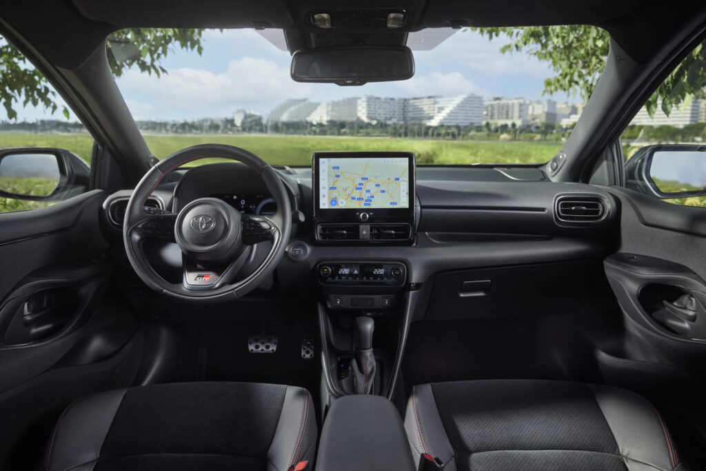 Το πιο δημοφιλές Toyota στην Ελλάδα που παίρνεις με 275 ευρώ/μήνα – Καίει 3,8lt/100km