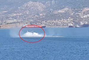 Ελευσίνα / Βίντεο ντοκουμέντο με τη στιγμή της αναγκαστικής προσθαλάσσωσης του ελικοπτέρου