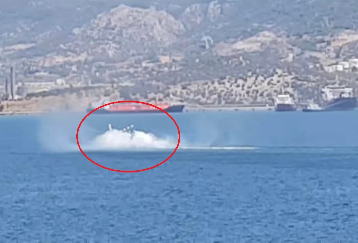 Ελευσίνα / Βίντεο ντοκουμέντο με τη στιγμή της αναγκαστικής προσθαλάσσωσης του ελικοπτέρου