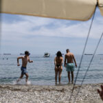 Αττική: Αυτά είναι τα 13 σημεία που απαγορεύεται η κολύμβηση – Έδεμ Φαλήρου, Μικρολίμανο και ακτή Σουνίου ανάμεσα τους