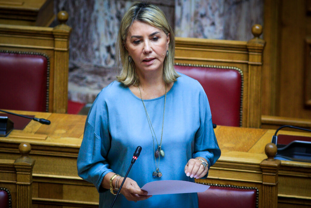 Συνελήφθη δημοσιογράφος που φέρεται να εκβίαζε τη Ζέττα Μακρή – Της ζήτησε 10.000 ευρώ για να 
