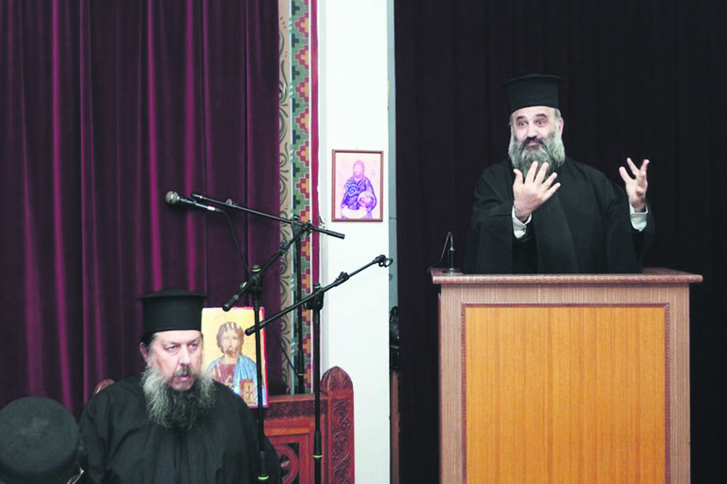 Θεία Λειτουργία για κωφούς – Τι λέει στον ΕΤ ο πατήρ Ιωάννης Καραμούζης