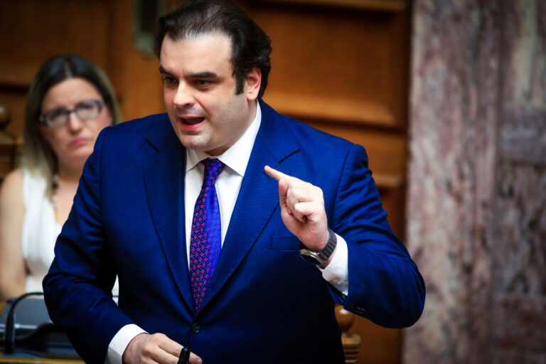 Πιερρακάκης στη Βουλή για τα περί διασπάθισης κονδυλίων του Ταμείου Ανάκαμψης: Είστε συκοφάντες, τοξ