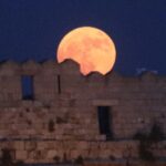 Πανσέληνος Ιουλίου 2025: Μαγικές εικόνες από το «Φεγγάρι του Κόκκινου Ελαφιού»