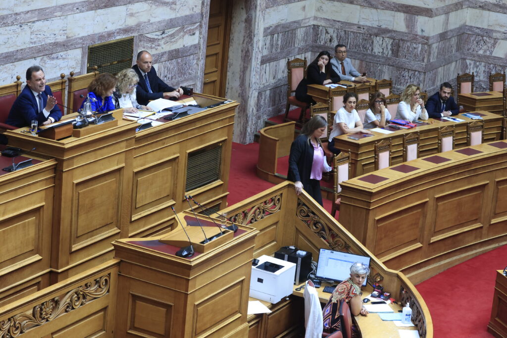 Νέο επεισόδιο Κωνσταντοπούλου στη Βουλή: Μίλησε για 19 λεπτά αντί για πέντε και ζήτησε και τα ρέστα 