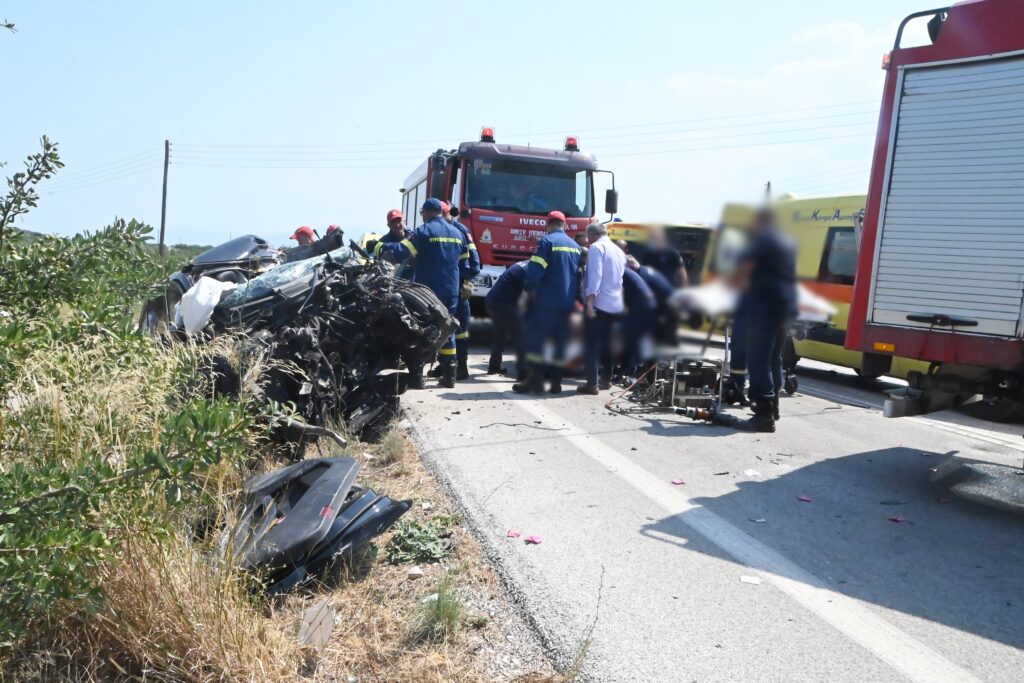 Τραγωδία στην Αργολίδα: Τρεις νεκροί μετά από σύγκρουση νταλίκας με τζιπ [εικόνες]