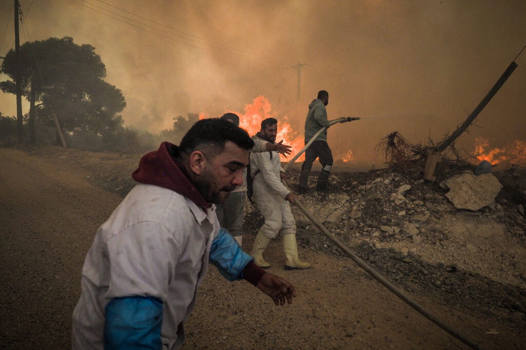 Φωτιά τώρα: Προς Πάρνηθα κινείται το μέτωπο της φωτιάς – Κίνδυνος για τα πρώην βασιλικά κτήματα