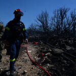 Φωτιά στην Πολυτεχνειούπολη: Καταγγελίες για δύο παράλληλες εστίες – Βρέθηκε μπιτόνι με λάδια μηχανής στο δάσος