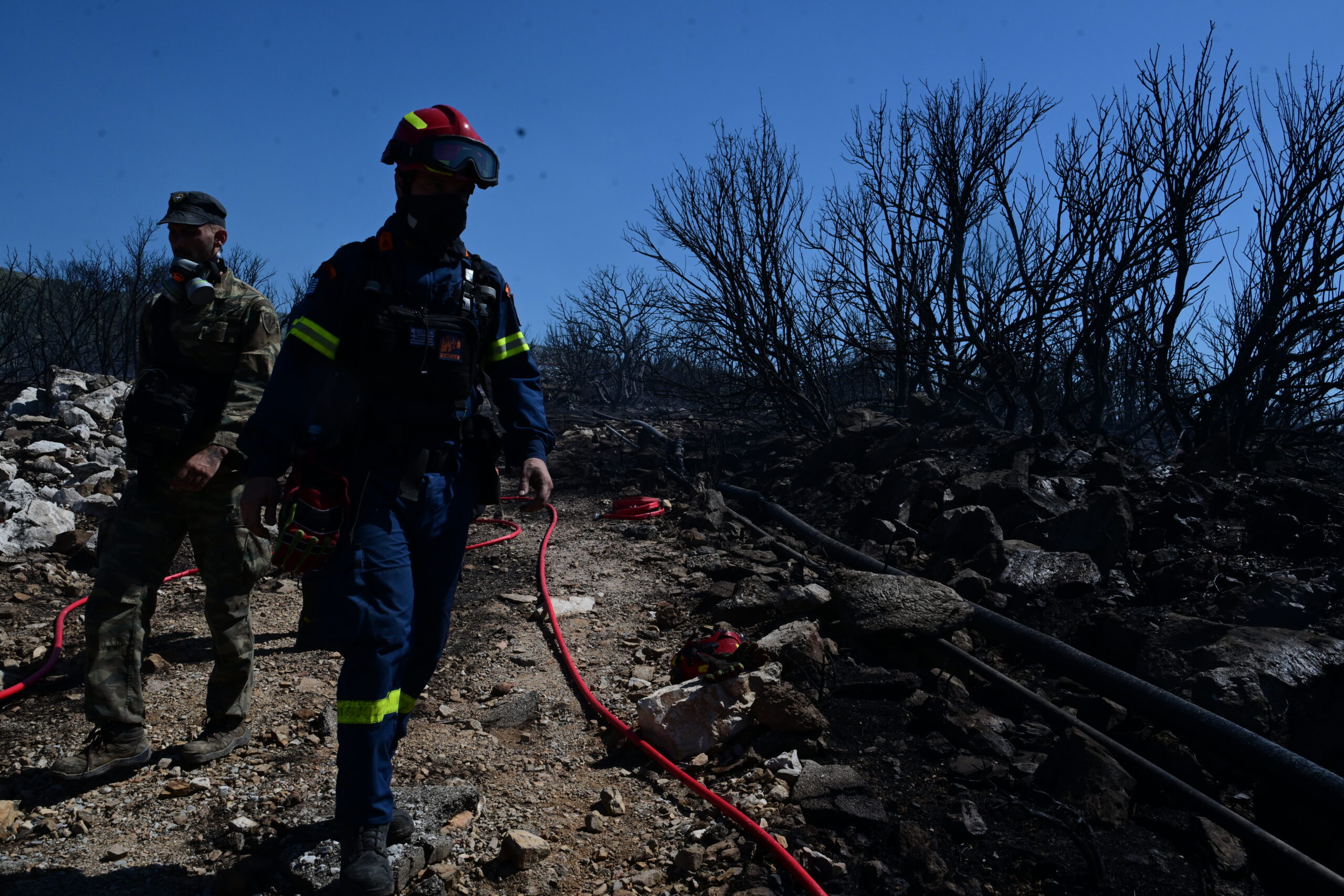 Δύο εστίες ξέσπασαν στη φωτιά που εκδηλώθηκε στην Πολυτεχνειούπολη Ζωγράφου στους πρόποδες του Υμηττού το μεσημέρι της Δευτέρας