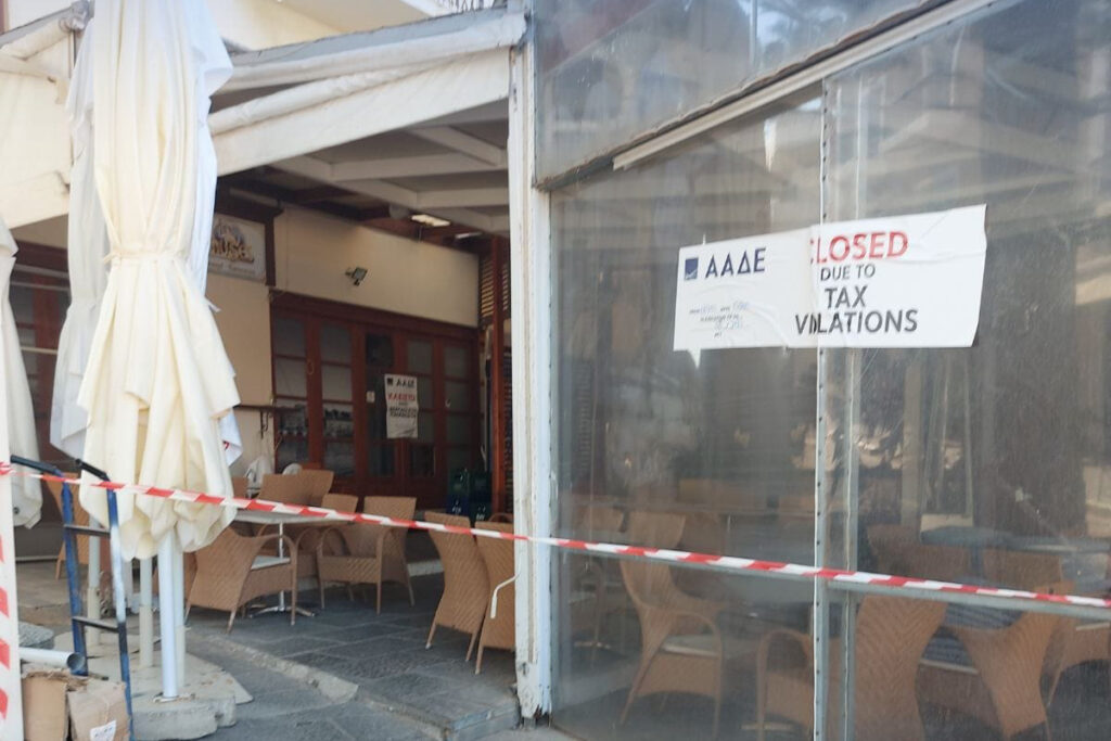 ΑΑΔΕ – Επιχείρηση «Θέρος»: 3.100 παραβάτες, 87 λουκέτα, 2,3 εκ. ευρώ πρόστιμα