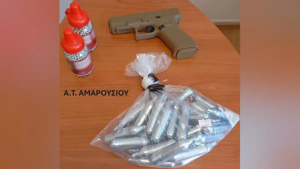 Μαρούσι: 20χρονος με αεροβόλο προκάλεσε ζημιές σε σπίτια, γραφεία εφημερίδας και ένα ιατρείο