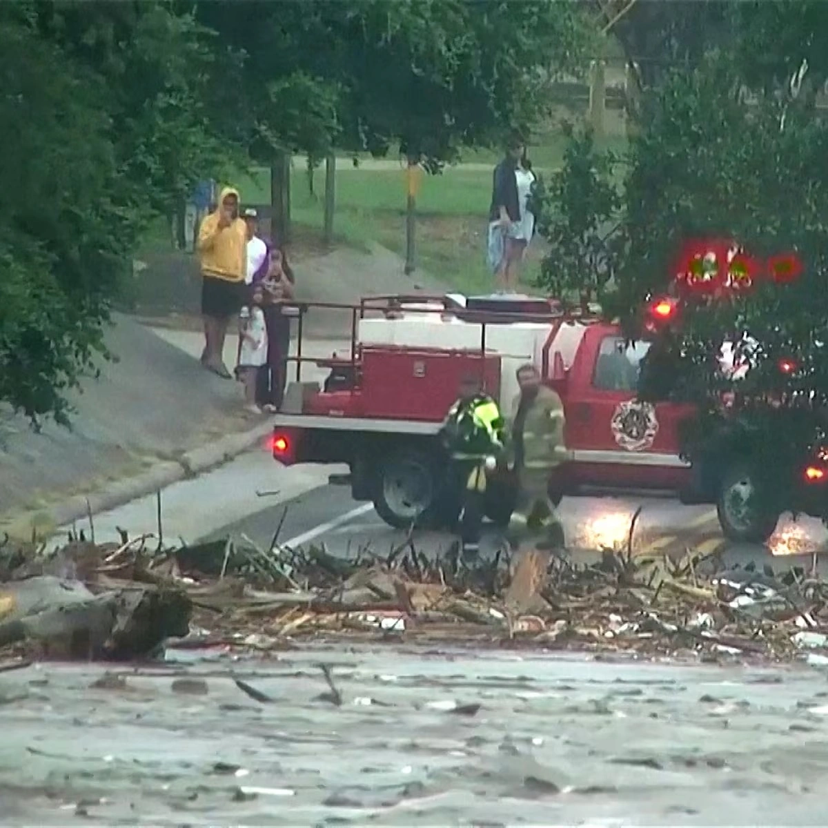 Φονικές πλημμύρες στο Τέξας: Δεκάδες κορίτσια συνεχίζουν να αγνοούνται – 27 οι νεκροί