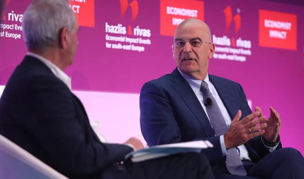 Δένδιας στον Economist: Η Τουρκία είναι σύμμαχος στο ΝΑΤΟ, αλλά ακόμη έχει το casus belli