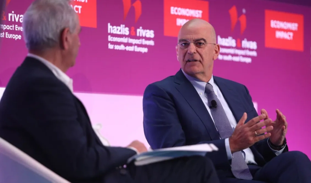 Δένδιας στον Economist: Η Τουρκία είναι σύμμαχος στο ΝΑΤΟ, αλλά ακόμη έχει το casus belli