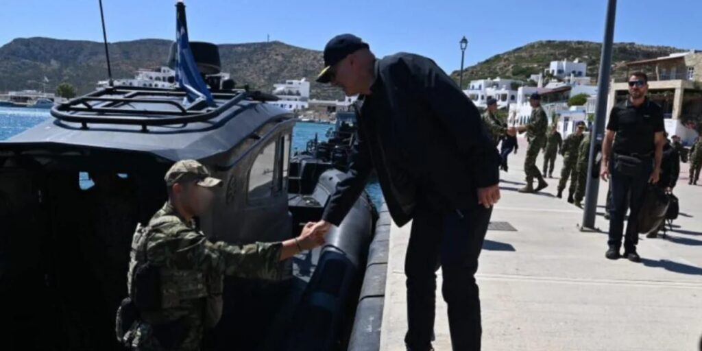 Δένδιας: Στους Λειψούς μαζί με τον Α/ΓΕΕΘΑ και τους αρχηγούς των τριών επιτελείων