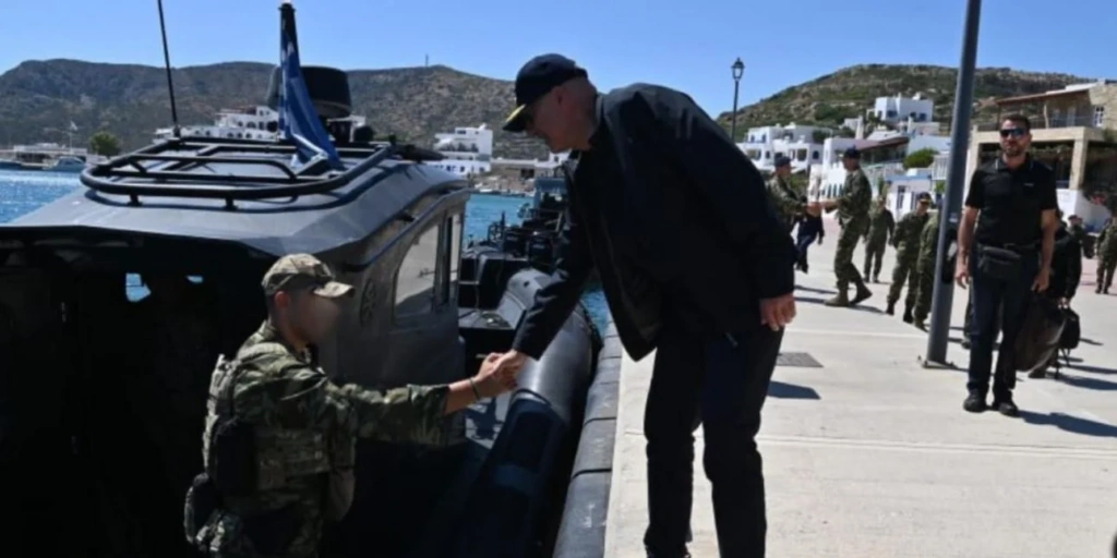 Δένδιας: Στους Λειψούς μαζί με τον Α/ΓΕΕΘΑ και τους αρχηγούς των τριών επιτελείων