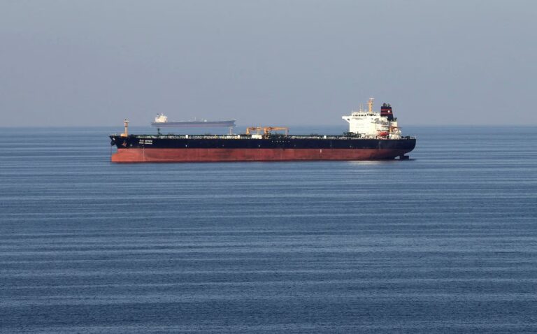 Reuters: Το Ιράν προετοιμάζεται για ναρκοθέτηση των Στενών του Ορμούζ σύμφωνα με τις ΗΠΑ