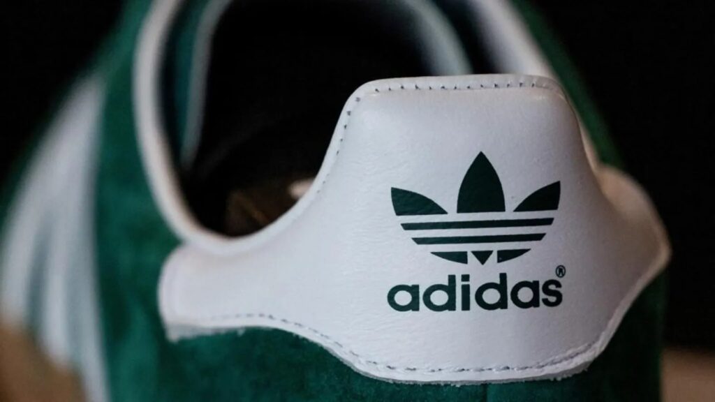 Adidas: Πανικός για τους καταναλωτές – Έρχονται αυξήσεις τιμών λόγω δασμών ύψους €200 εκατ.