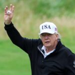 Ο Τραμπ κατηγορείται ξανά για απάτη στο γκολφ – Βίντεο δείχνει τον βοηθό να «ρίχνει» τη μπάλα στο χορτάρι (βίντεο)