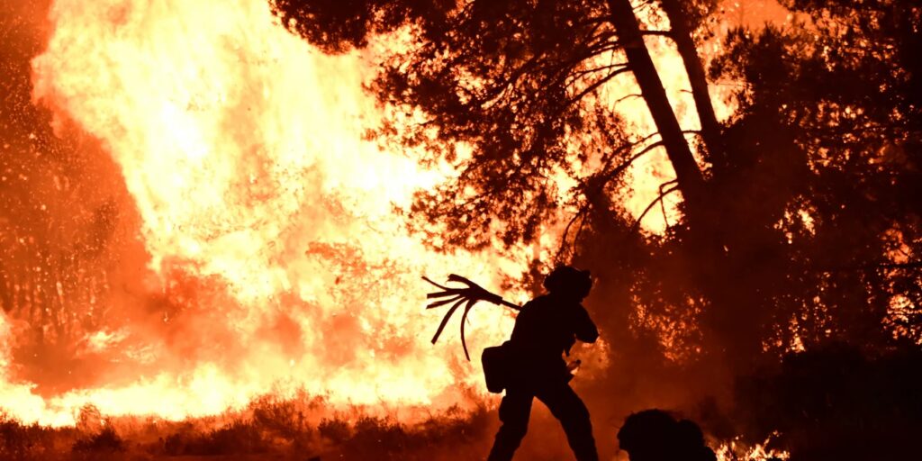 Φωτιά τώρα σε κτηνοτροφική μονάδα στο Κιλκίς – Μήνυμα από το 112 για επικίνδυνους καπνούς