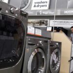 Γιατρός προειδοποιεί: ΜΗΝ πλένετε τα ρούχα σας σε αυτή τη θερμοκρασία – «Είναι άχρηστο»