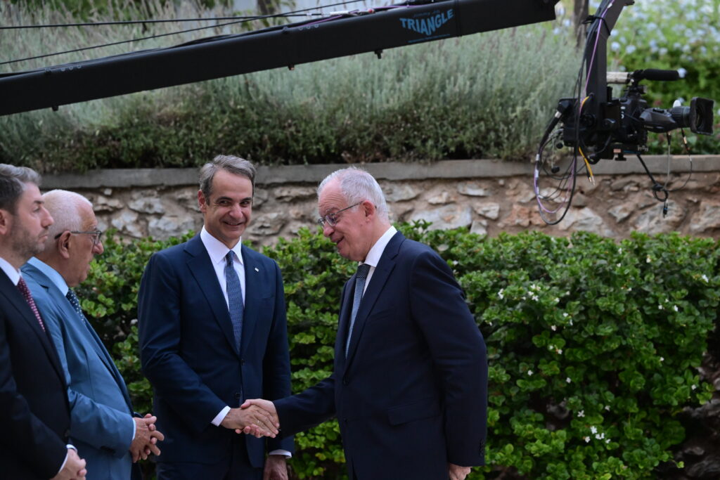 Προεδρικό Μέγαρο: Δεξίωση για την 51η επέτειο αποκατάστασης της Δημοκρατίας – Οι απουσίες κα οι παρουσίες [Εικόνες-Βίντεο]