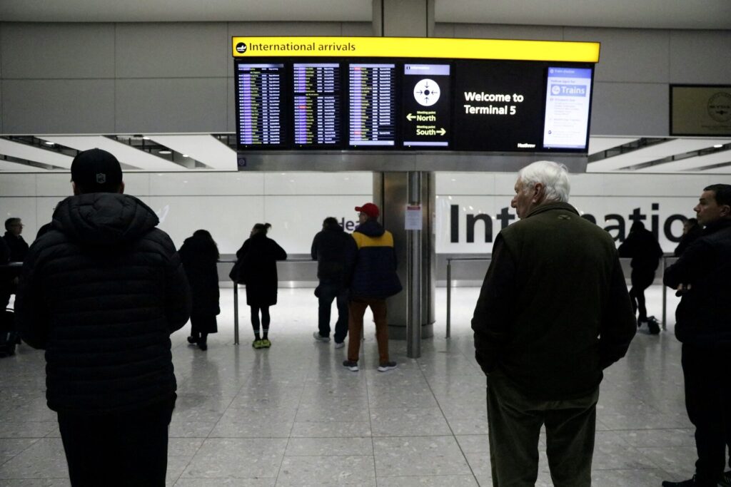 Λονδίνο: Ανοικτός και πάλι ο εναέριος χώρος – Αποκαταστάθηκε η βλάβη σε Χίθροου και Γκάτγουικ 