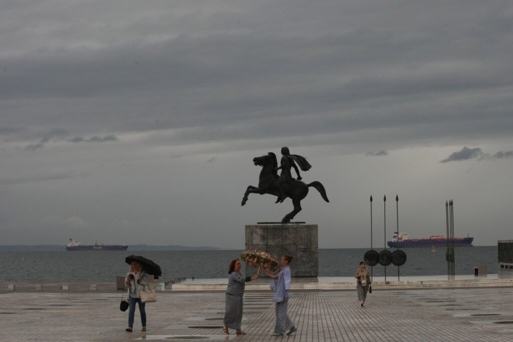 Καιρός: Άνοδος της θερμοκρασίας σήμερα – Πού αναμένονται βροχές