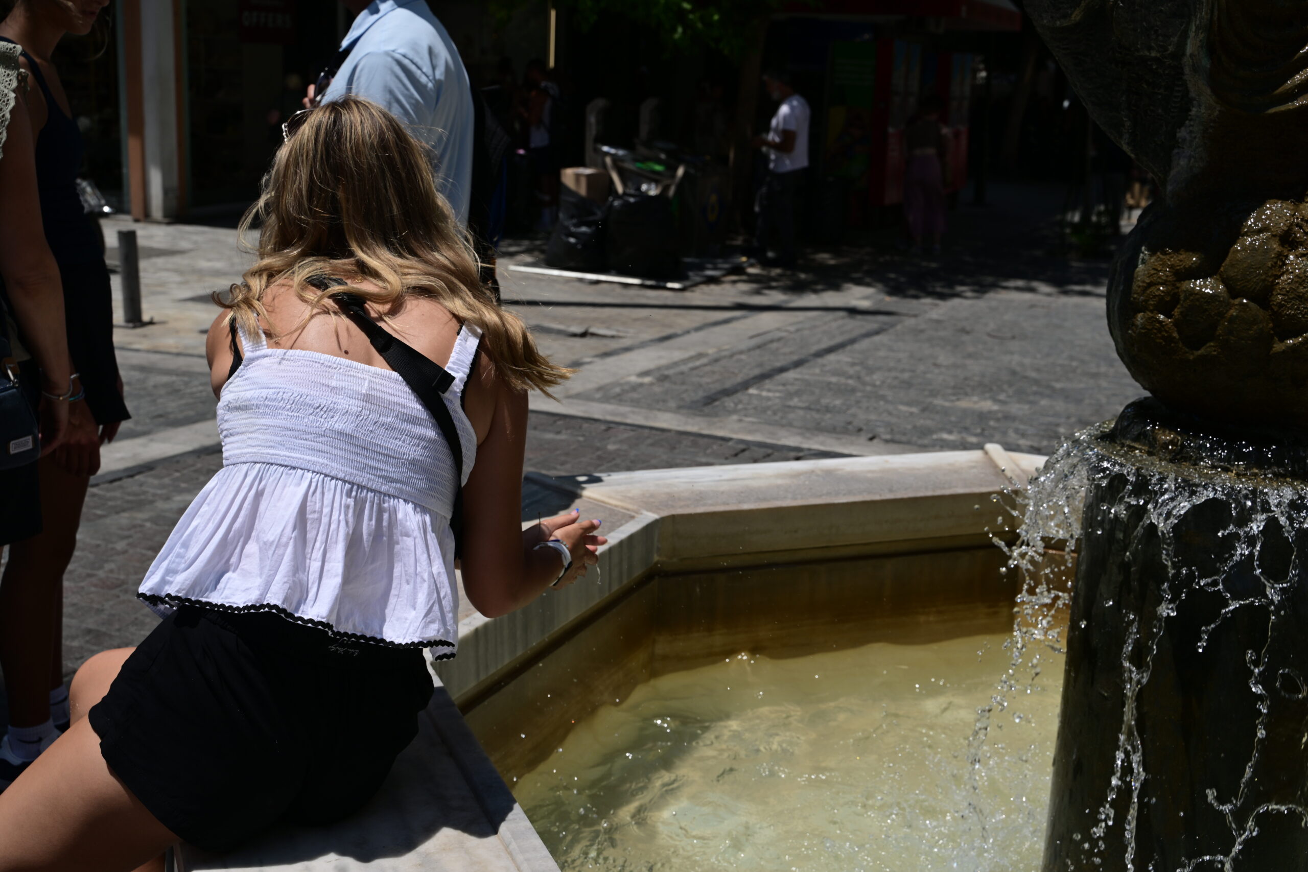 Καύσωνας: Έρχεται καυτή εβδομάδα - Πού θα φτάσει η θερμοκρασία - Έκτακτα μέτρα για τους εργαζόμενους