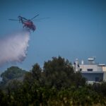 Υπό μερικό έλεγχο η φωτιά στα Οινόφυτα