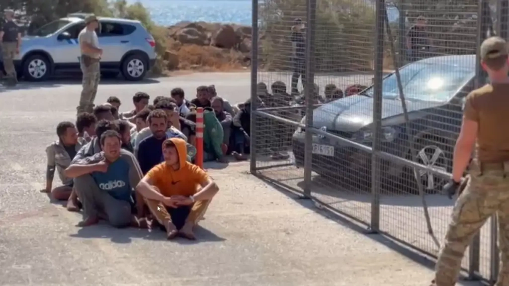 Από την Κρήτη στο Λαύριο και από εκεί απευθείας σε κέντρα κράτησης 247 μετανάστες που εισήλθαν παράνομα από τη Λιβύη