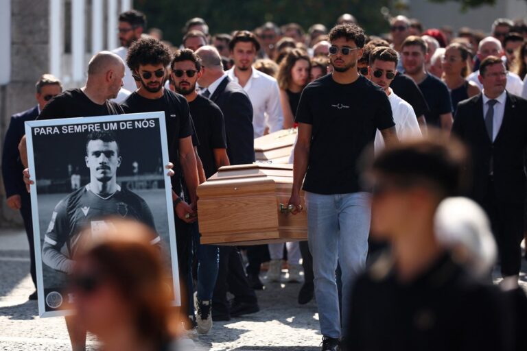 Θρήνος στην κηδεία του Ντιόγκο Ζότα: LIVE η τελετή – Πλήθος κόσμου μπροστά από το φέρετρο – Παγκόσμια συγκίνηση