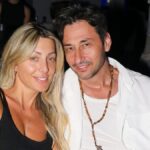 Ο Πάνος Καλίδης παντρεύεται τη Λεάνα Μάρκογλου μετά από 20 χρόνια σχέσης και τρία παιδιά