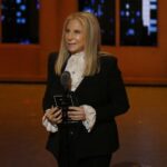 Μπάρμπρα Στρέιζαντ: Σπάνια οικογενειακή φωτογραφία από τον γάμο του γιου της – «Το μυστικό της ζωής είναι η αγάπη»