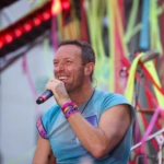 Ο Κρις Μάρτιν «τρολάρει» την kiss cam μετά την αποκάλυψη του παράνομου ζευγαριού [βίντεο]