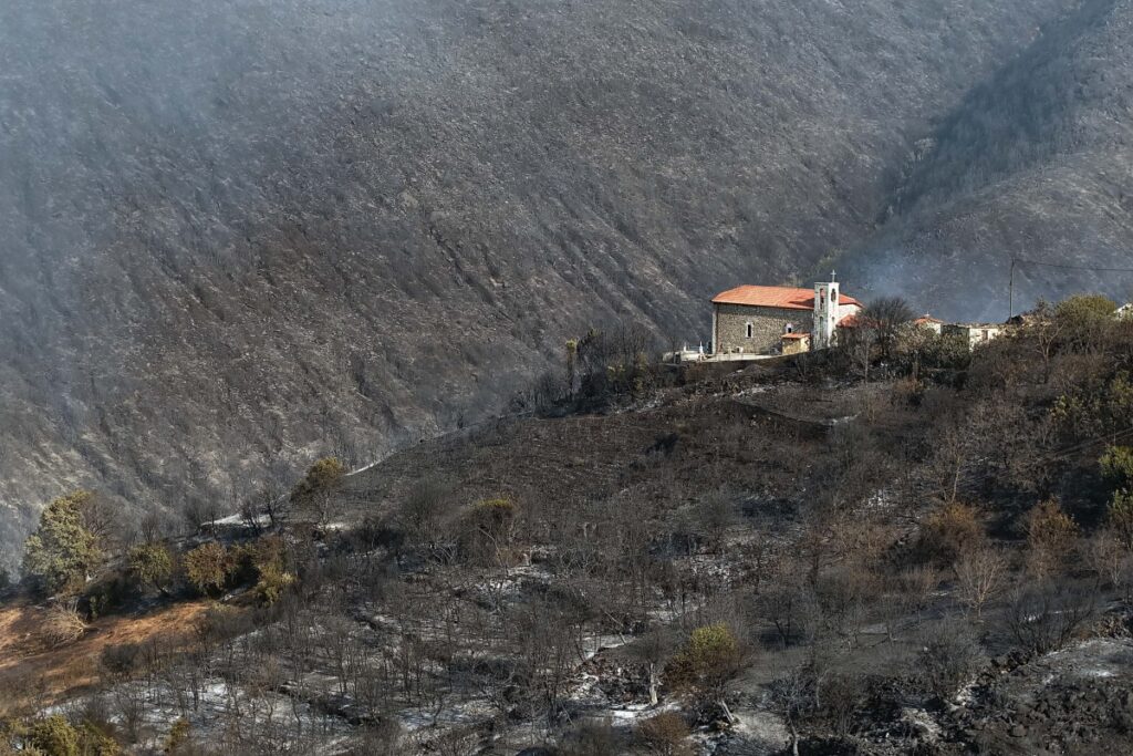 Φωτιά στη Μεσσηνία: Ολονύχτια μάχη με τις φλόγες στη Μεταμόρφωση της Πύλου