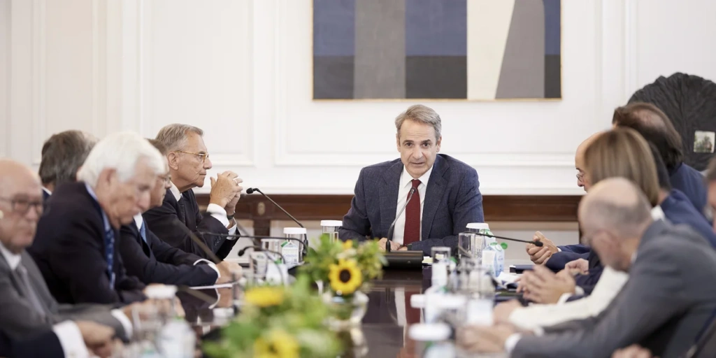 Συνάντηση Μητσοτάκη με τους επικεφαλής των Ιδρυμάτων της «Πρωτοβουλίας ’21»