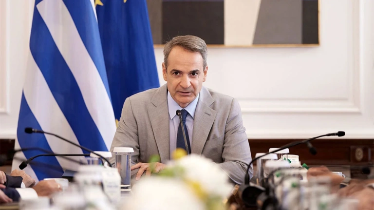 Μητσοτάκης στο TikTok: Η Ελλάδα αποκτά 13 δικούς της μικροδορυφόρους