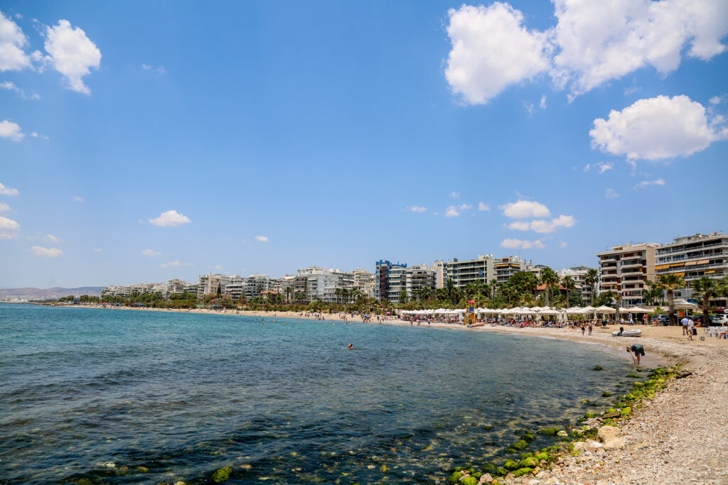 Παλαιό Φάληρο: Βίντεο που ίσως δείχνει το κοριτσάκι ζωντανό στα χέρια Αρχών