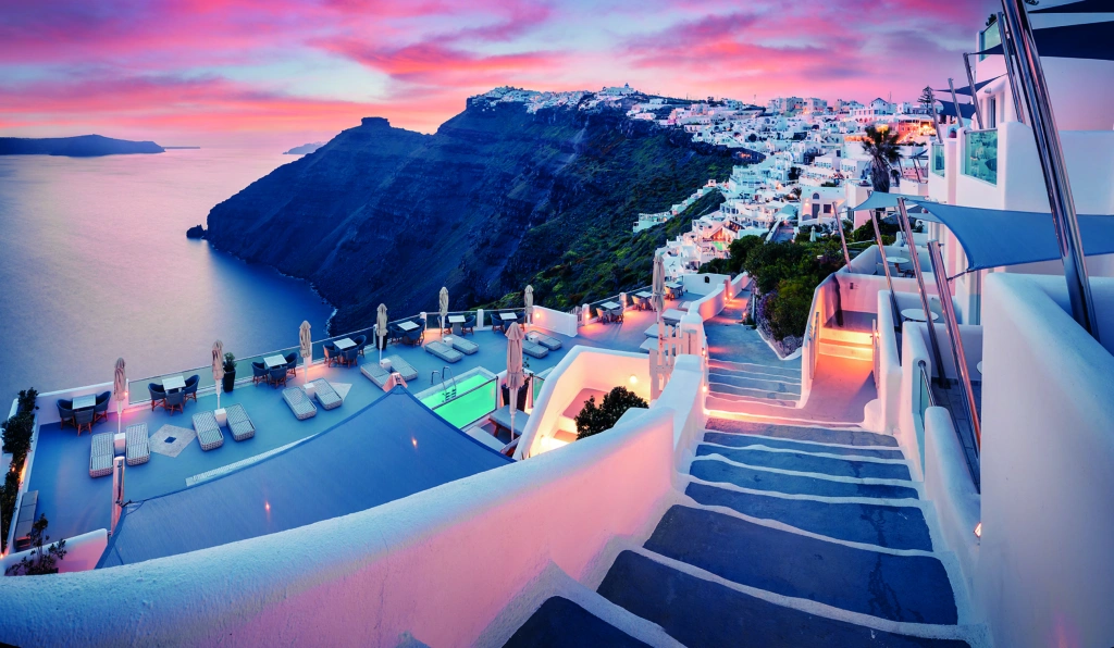Conde Nast Traveller: Οκτώ ελληνικά νησιά στα Readers’ Choice Awards για κορυφαίους ταξιδιωτικούς πρ