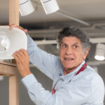 Ο Γιάννης Μπέζος επιστρέφει στον ANT1 και το πρώτο τρέιλερ είναι απολαυστικό