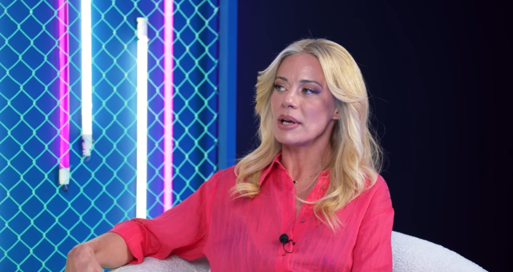 Ζέτα Μακρυπούλια: «Ήταν φρικτό όταν έπιαναν την οικογένεια μου…» – Η αποχή από τις συνεντεύξεις και η τοποθέτηση για την προσωπική της ζωή