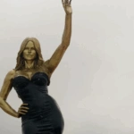 Άγαλμα 7,5 μέτρων για τη Σοφία Βεργκάρα στην Κολομβία – Η λαμπερή τιμή στην πατρίδα της [βίντεο]