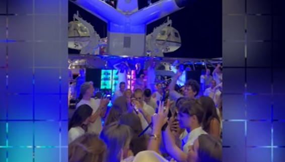 Πάρτι υπερπαραγωγή στη θαλαμηγό του Ωνάση ανοιχτά της Μυκόνου – Το κόστος άγγιξε το 1 εκατ. ευρώ! [βίντεο]