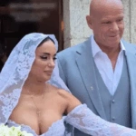 Λαμπερός γάμος στο Νυμφαίο για τον Τζώνη Καλημέρη και την Ελπίδα Ιακωβίδου [εικόνες – βίντεο]