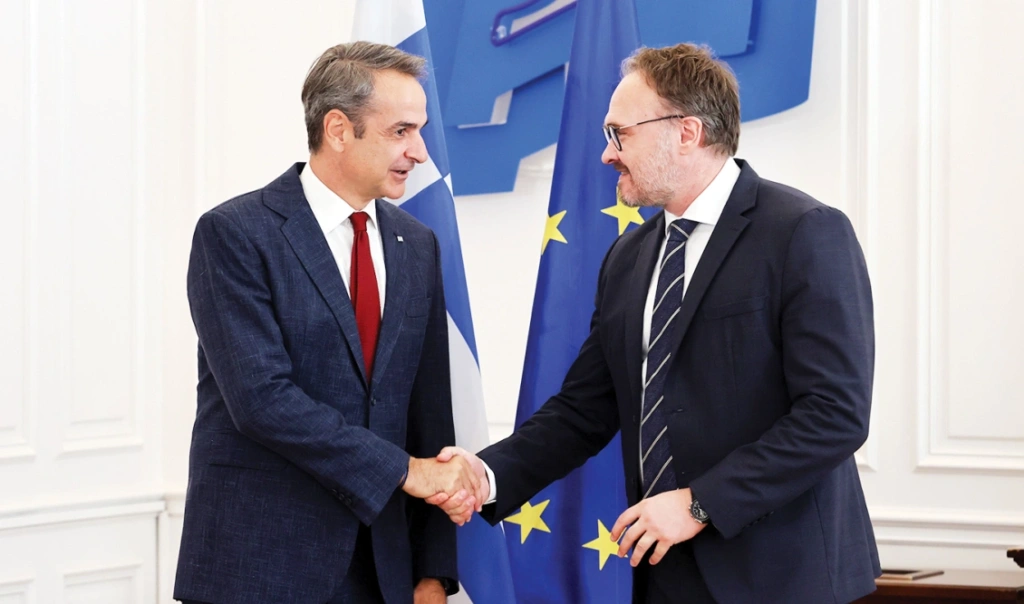 Συνάντηση Μητσοτάκη με τον Ευρωπαίο Επίτροπο Ενέργειας: Τι είπαν για στεγαστικό, ενέργεια και γιατί έκλεψε τη παράσταση ο Πίνατ