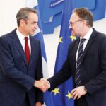 Συνάντηση Μητσοτάκη με τον Ευρωπαίο Επίτροπο Ενέργειας: Τι είπαν για στεγαστικό, ενέργεια και γιατί έκλεψε τη παράσταση ο Πίνατ