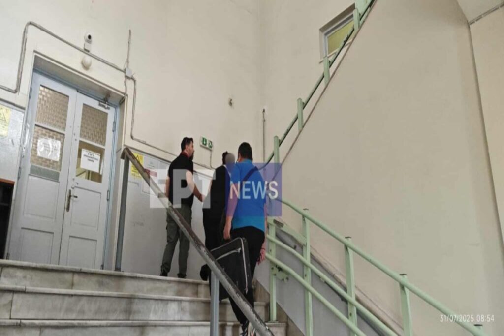 Βόλος: Στον Aνακριτή η 52χρονη που κατηγορείται για αιμομιξία και παιδική πορνογραφία