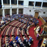 Βουλή: Σε εξέλιξη η ψηφοφορία για Καραμανλή – Αποχώρησε σχεδόν σύσσωμη η αντιπολίτευση